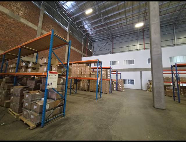 2,716M² WAREHOUSE TO LET IN HALFWAY GARDENS